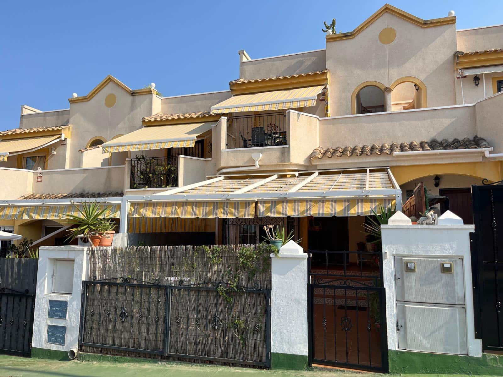 3 camera da letto Villetta a Schiera in vendita in Torrevieja con piscina - 199.900 € (Rif: 9191772)