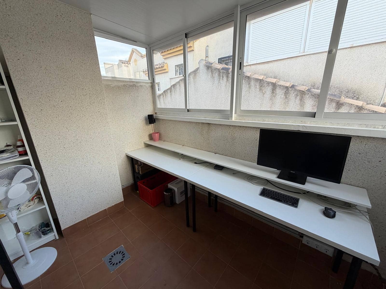 3 makuuhuone Rivitalo myytävänä paikassa Torrevieja mukana uima-altaan 
autotalli - 227 000 € (Ref: 9737203)
