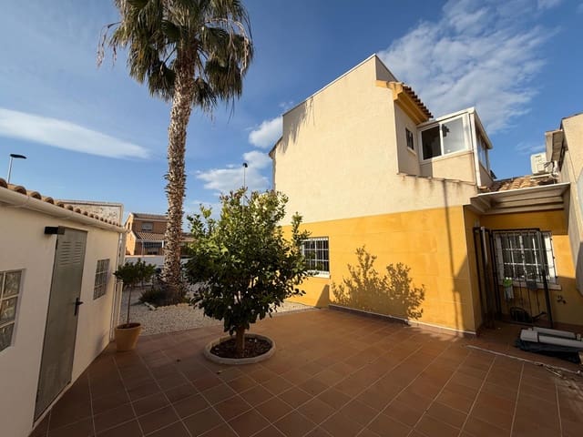3 soverom Rekkehus til salgs i El Chaparral - La Siesta - La Torreta, Torrevieja med svømmebasseng garasje - € 227 000 (Ref: 9737203)