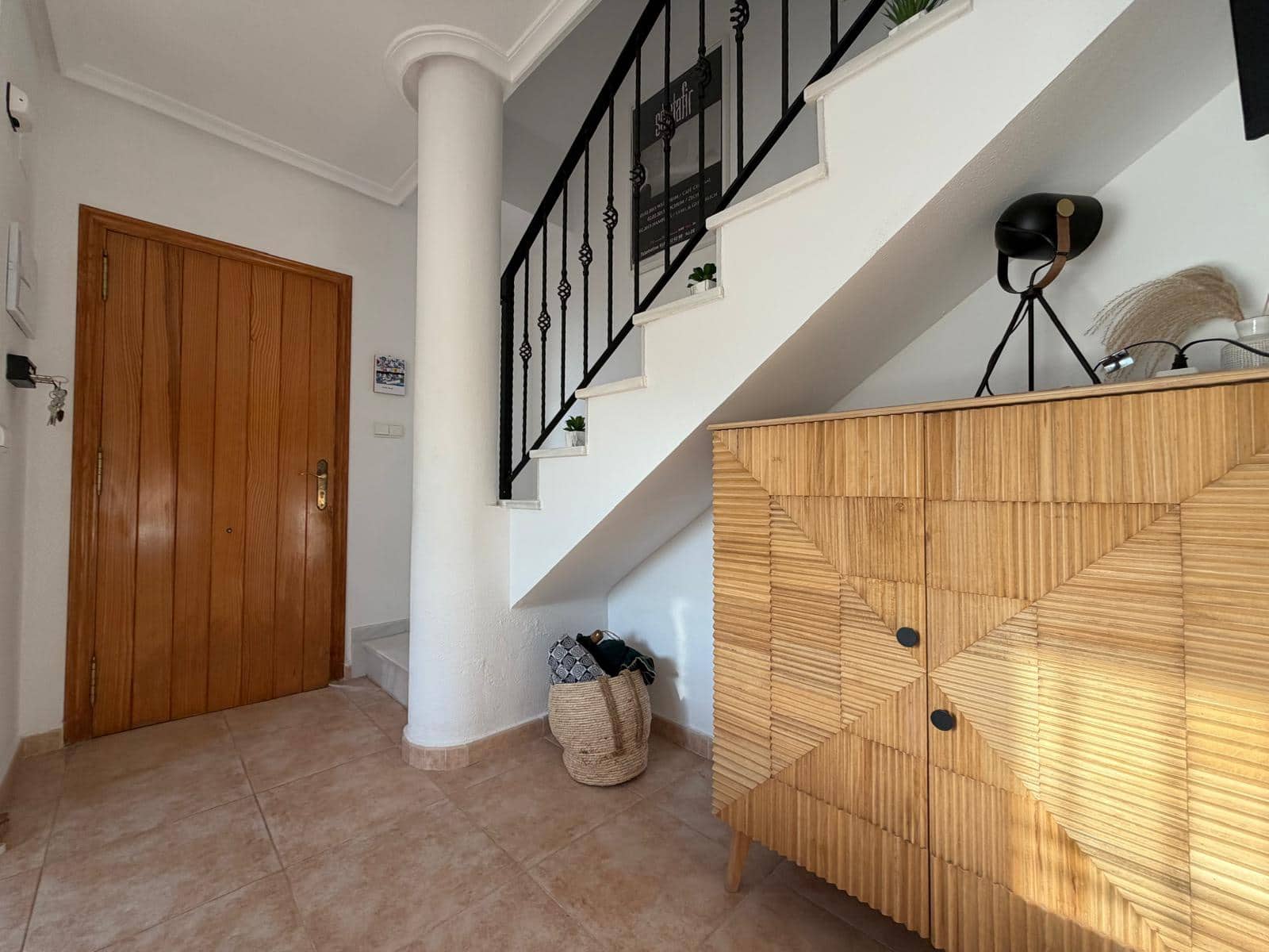 3 makuuhuone Rivitalo myytävänä paikassa Torrevieja mukana uima-altaan 
autotalli - 227 000 € (Ref: 9737203)