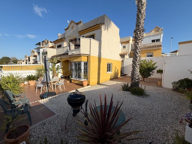 3 soverom Rekkehus til salgs i El Chaparral - La Siesta - La Torreta, Torrevieja med svømmebasseng garasje - € 227 000 (Ref: 9737203)