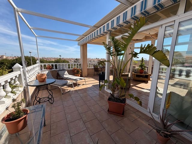 2 makuuhuone Kattohuoneisto myytävänä paikassa Playa Flamenca, Orihuela mukana uima-altaan - 319 900 € (Ref: 9789769)