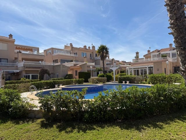 2 makuuhuone Kattohuoneisto myytävänä paikassa Playa Flamenca, Orihuela mukana uima-altaan - 319 900 € (Ref: 9789769)
