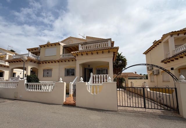 3 makuuhuone Huvila myytävänä paikassa Playa Flamenca, Orihuela mukana uima-altaan 
autotalli - 269 900 € (Ref: 9883693)