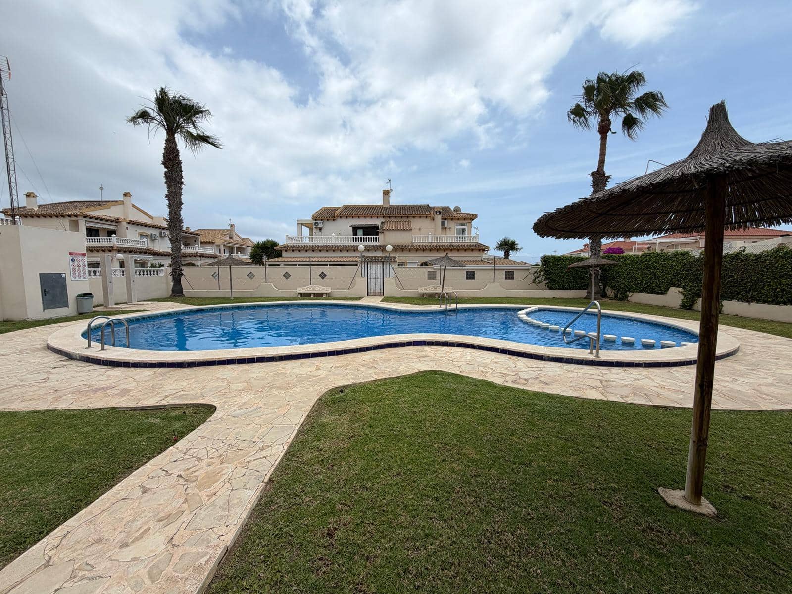 3 chambre Villa/Maison à vendre à Playa Flamenca avec piscine garage - 269 900 € (Ref: 9883693)