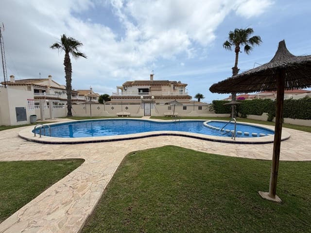 3 makuuhuone Huvila myytävänä paikassa Playa Flamenca, Orihuela mukana uima-altaan 
autotalli - 269 900 € (Ref: 9883693)
