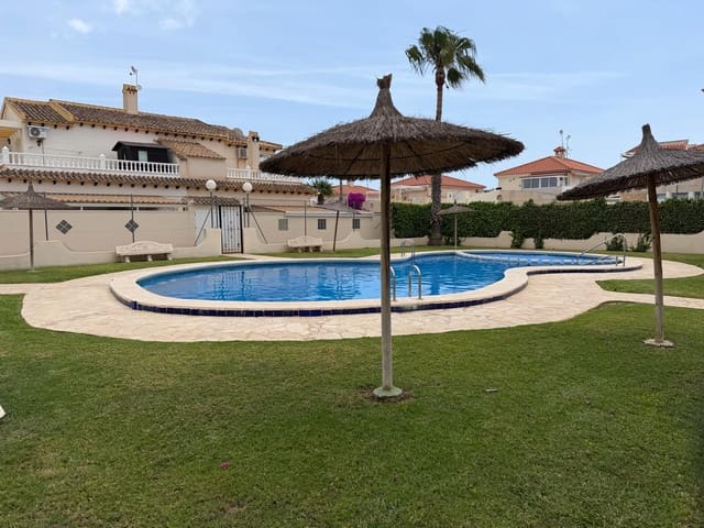 3 makuuhuone Huvila myytävänä paikassa Playa Flamenca, Orihuela mukana uima-altaan 
autotalli - 269 900 € (Ref: 9883693)