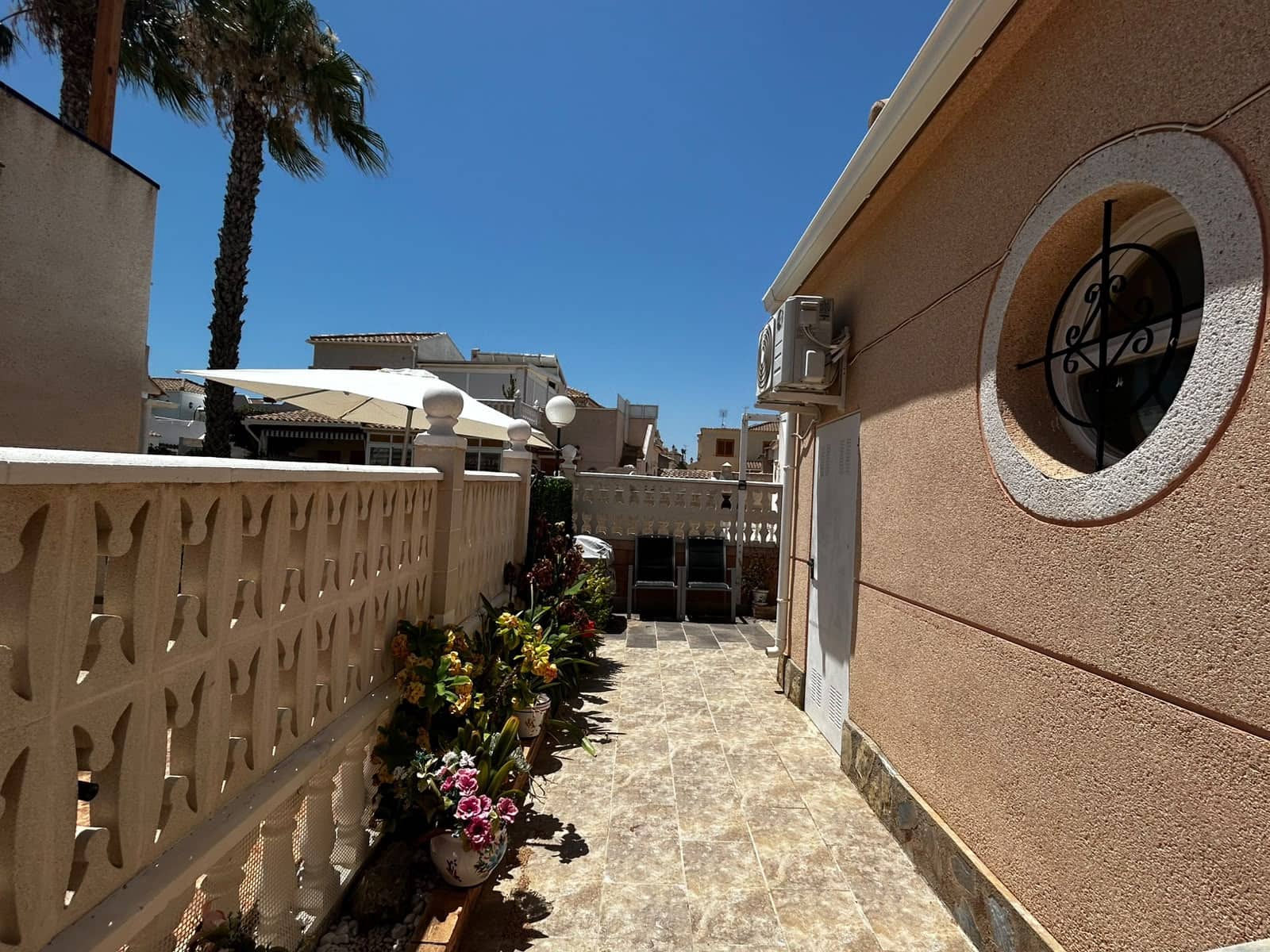 3 soveværelse Rækkehus til salg i Playa Flamenca med swimmingpool - € 274.000 (Ref: 9956338)