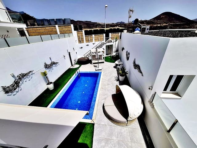 3 slaapkamer Villa te koop in La Caldera, Adeje met zwembad garage - € 1.490.000 (Ref: 10034274)