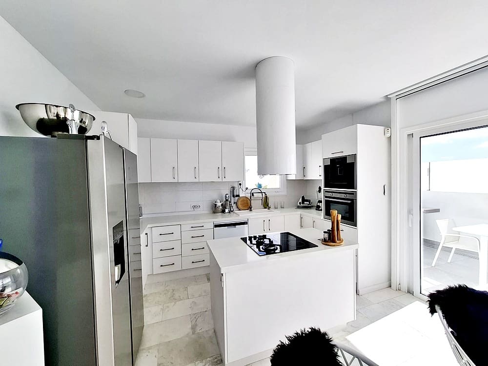 3 slaapkamer Villa te koop in Costa Adeje met zwembad garage - € 1.490.000 (Ref: 10034274)