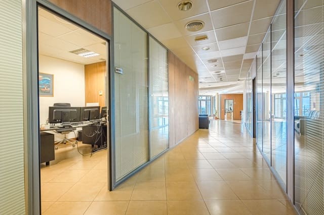 Kontor til salgs i San Eugenio, Adeje med garasje - € 1 100 000 (Ref: 7462344)