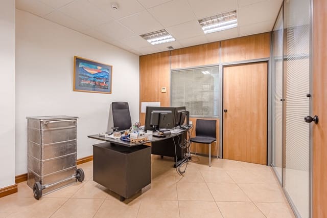 Kontor til salgs i San Eugenio, Adeje med garasje - € 1 100 000 (Ref: 7462344)