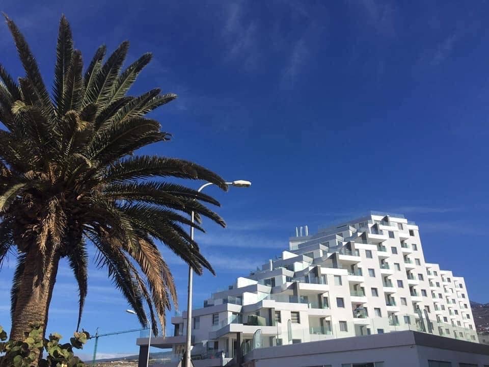 2 sypialnia Apartament na sprzedaż w Costa Adeje z basenem garażem - 1 600 000 € (Ref: 8782123)