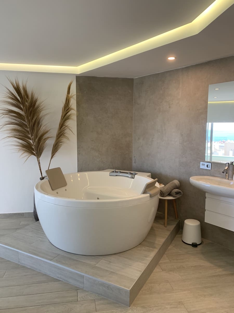 2 sypialnia Apartament na sprzedaż w Costa Adeje z basenem garażem - 1 600 000 € (Ref: 8782123)