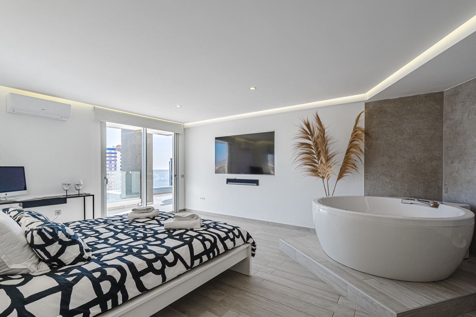 2 sypialnia Apartament na sprzedaż w Costa Adeje z basenem garażem - 1 600 000 € (Ref: 8782123)