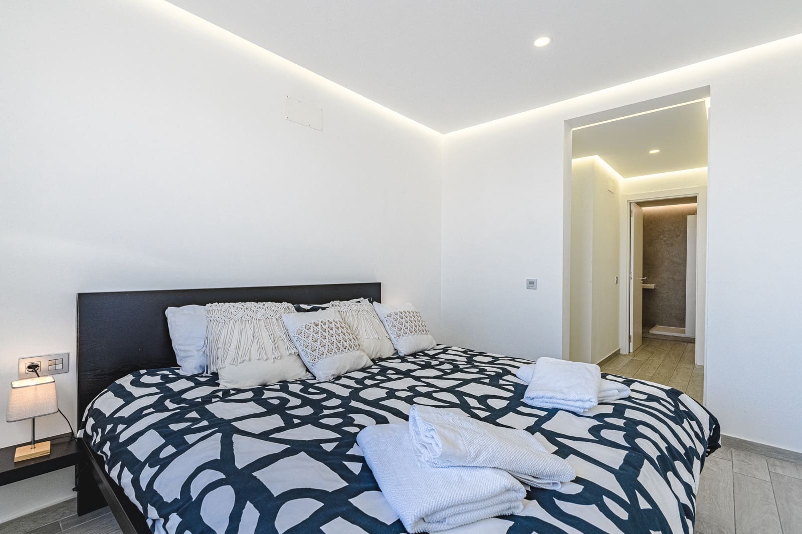 2 sypialnia Apartament na sprzedaż w Costa Adeje z basenem garażem - 1 600 000 € (Ref: 8782123)