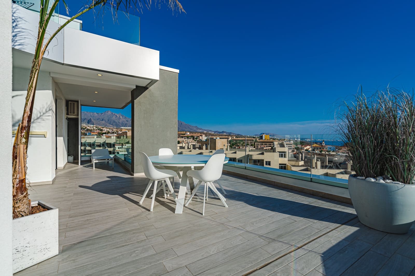 2 sypialnia Apartament na sprzedaż w Costa Adeje z basenem garażem - 1 600 000 € (Ref: 8782123)