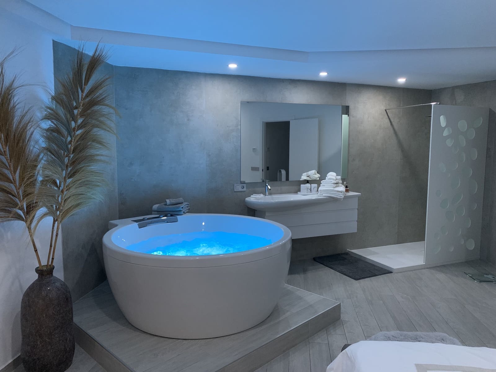 2 sypialnia Apartament na sprzedaż w Costa Adeje z basenem garażem - 1 600 000 € (Ref: 8782123)