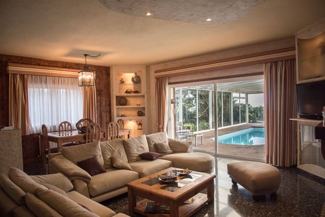 4 sovrum Finca/Hus på landet till salu i El Rosario med garage - 750 000 € (Ref: 8904631)