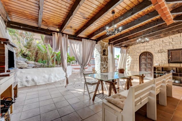 4 slaapkamer Villa te koop in El Sauzal met zwembad garage - € 900.000 (Ref: 8936281)