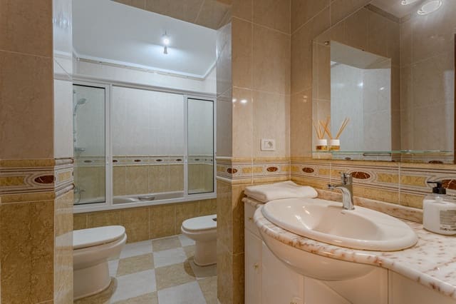 6 slaapkamer Villa te koop in El Sauzal met garage - € 2.800.000 (Ref: 8952287)