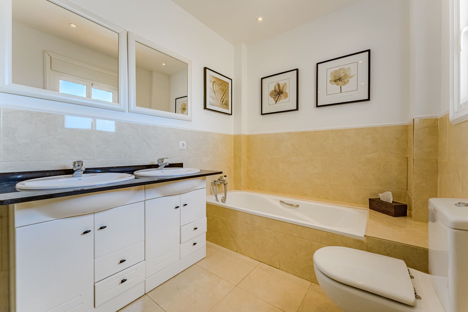 3 soverom Leilighet til salgs i Costa Adeje med svømmebasseng garasje - € 695 000 (Ref: 9013118)