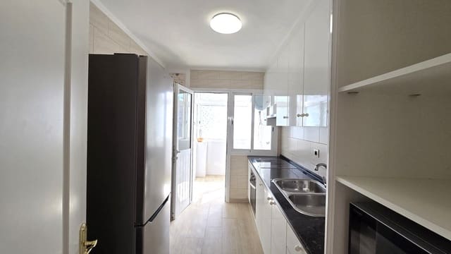 2 quarto Apartamento para venda em Los Cristianos, Arona com piscina - 369 000 € (Ref: 9409875)