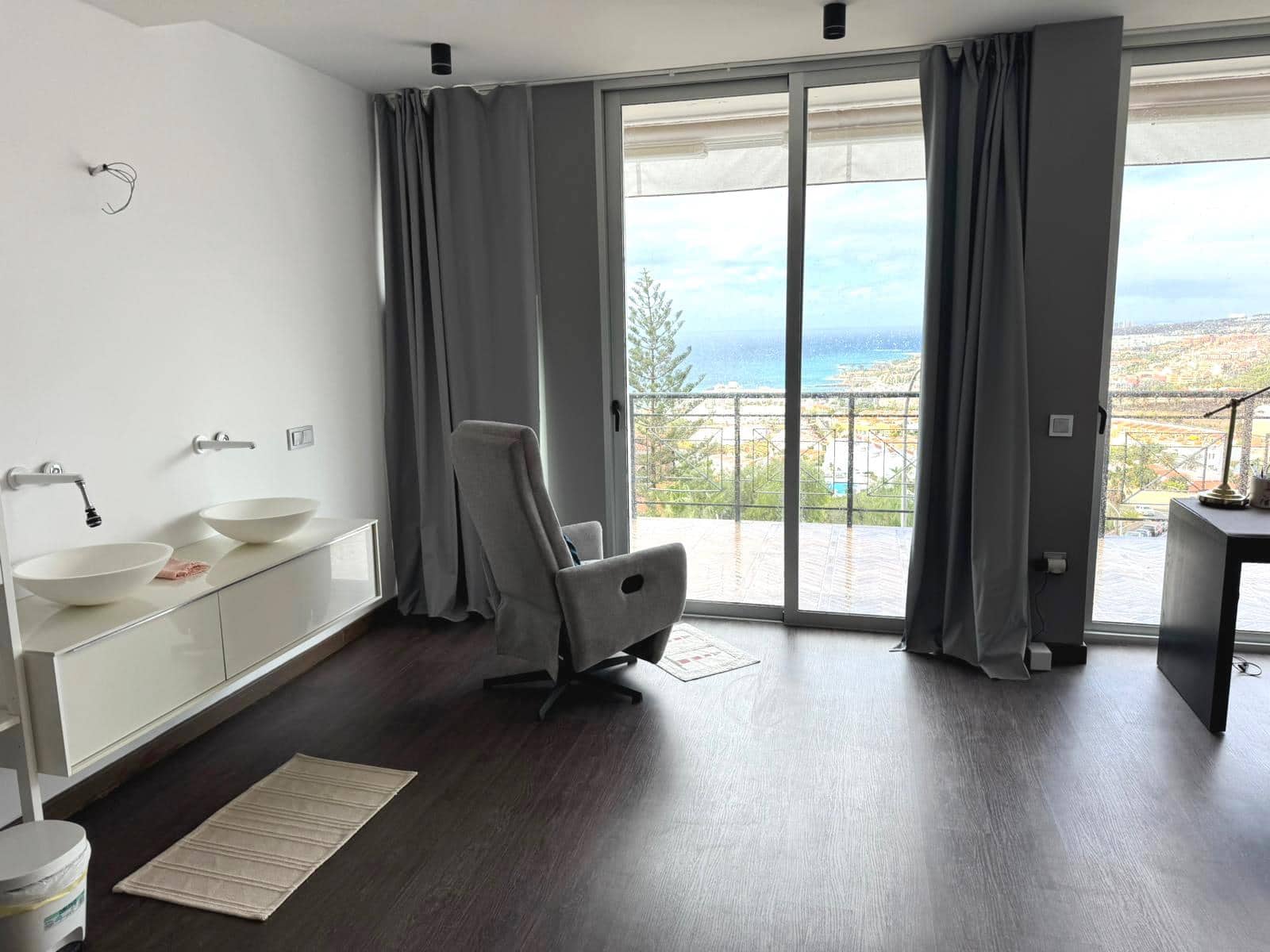 4 bedroom Townhouse for sale in Costa Adeje with garage - € 988,000 (Ref: 9506552)