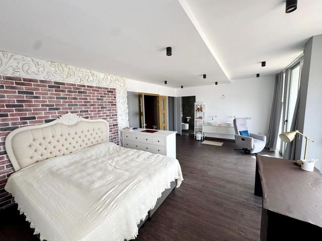 4 bedroom Townhouse for sale in San Eugenio Alto, Adeje with garage - € 988,000 (Ref: 9506552)