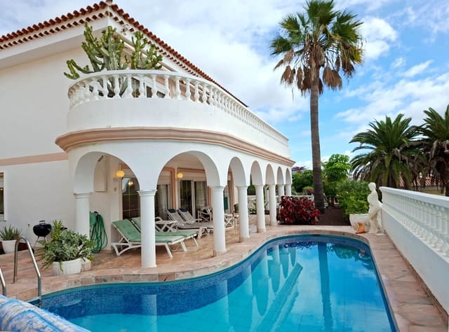 Chalet de 3 habitaciones en Chayofa, Arona en venta con piscina garaje - 900.000 € (Ref: 9674740)