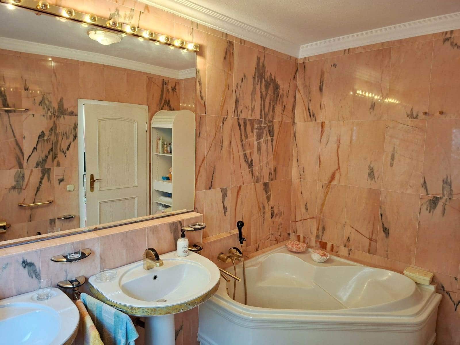 Chalet de 3 habitaciones en Chayofa en venta con piscina garaje - 900.000 € (Ref: 9674740)