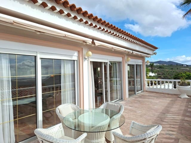 Chalet de 3 habitaciones en Chayofa, Arona en venta con piscina garaje - 900.000 € (Ref: 9674740)