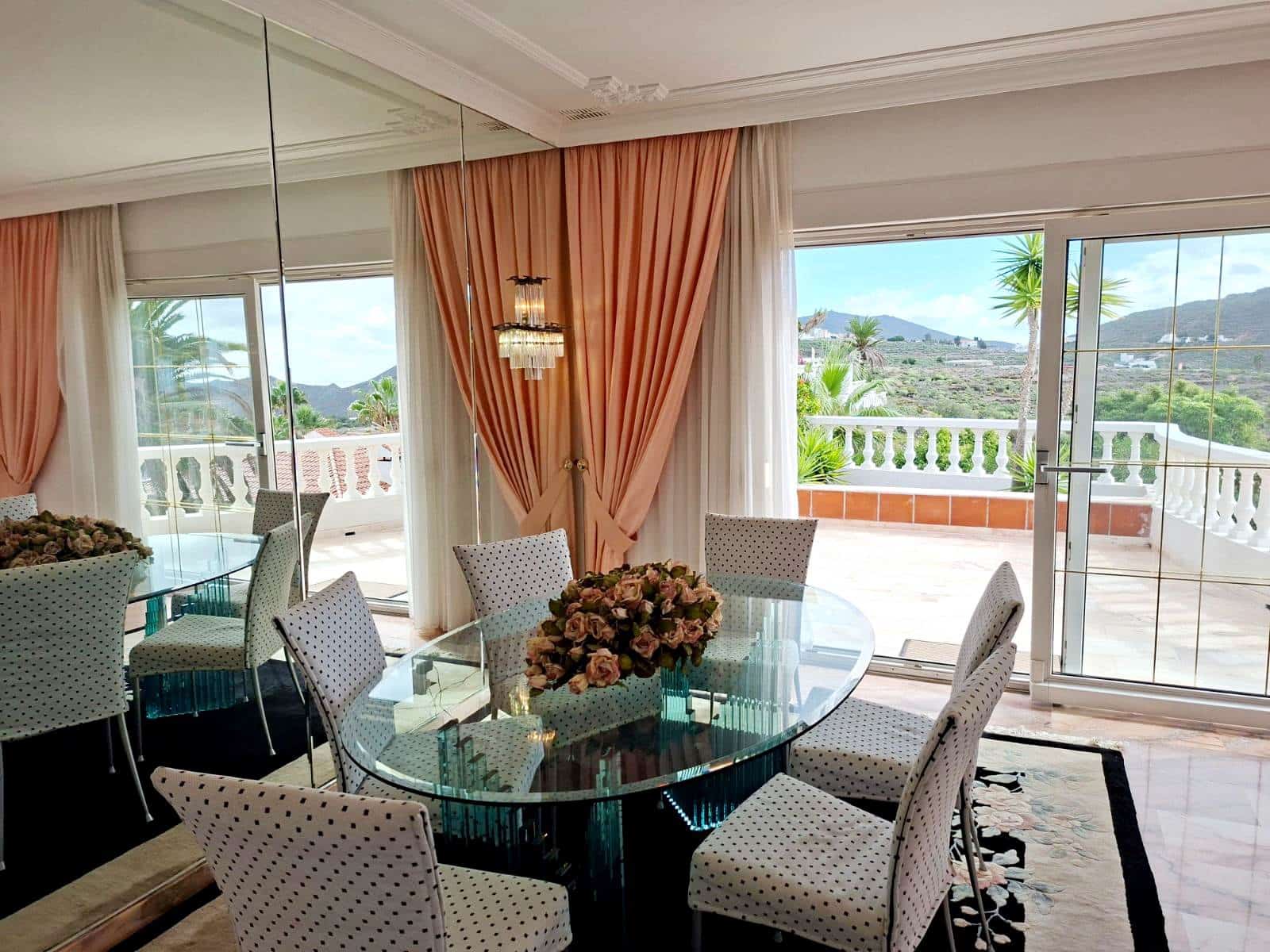 Chalet de 3 habitaciones en Chayofa en venta con piscina garaje - 900.000 € (Ref: 9674740)