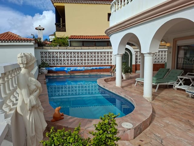 Chalet de 3 habitaciones en Chayofa, Arona en venta con piscina garaje - 900.000 € (Ref: 9674740)