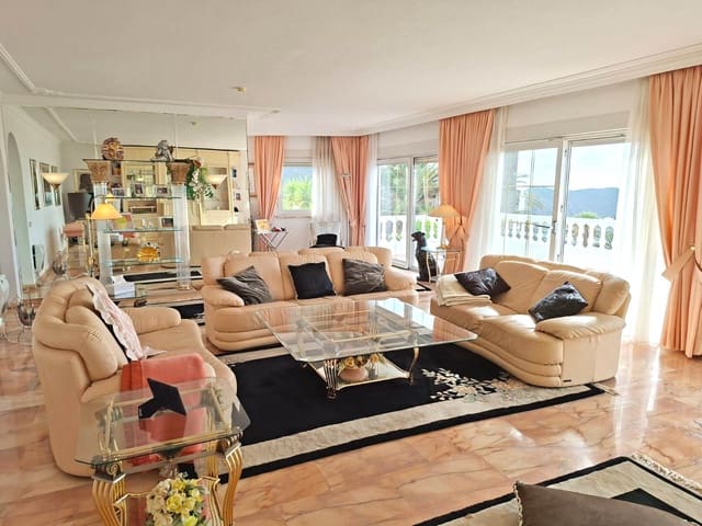 Chalet de 3 habitaciones en Chayofa, Arona en venta con piscina garaje - 900.000 € (Ref: 9674740)