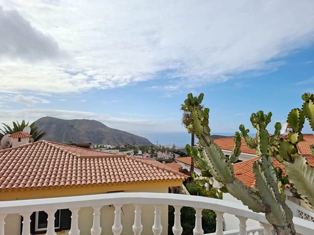 Chalet de 3 habitaciones en Chayofa, Arona en venta con piscina garaje - 900.000 € (Ref: 9674740)