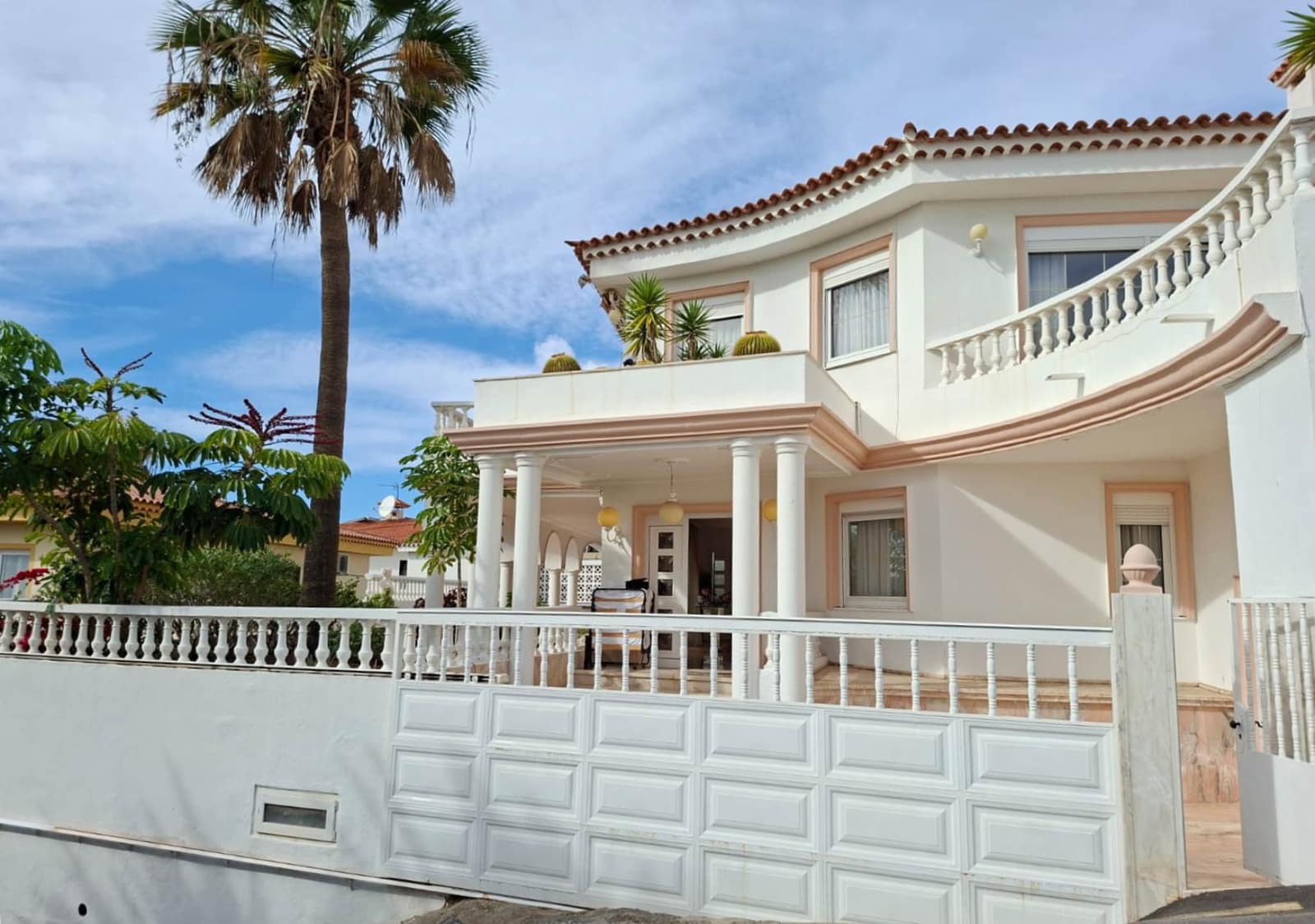 Chalet de 3 habitaciones en Chayofa en venta con piscina garaje - 900.000 € (Ref: 9674740)