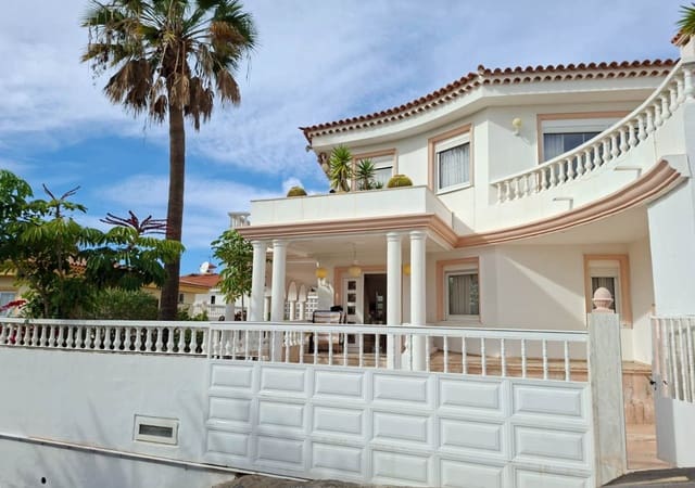 Chalet de 3 habitaciones en Chayofa, Arona en venta con piscina garaje - 900.000 € (Ref: 9674740)