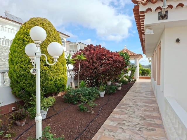 Chalet de 3 habitaciones en Chayofa, Arona en venta con piscina garaje - 900.000 € (Ref: 9674740)