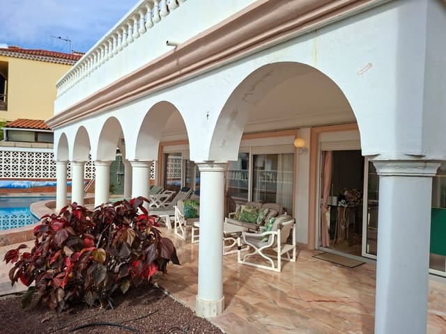 Chalet de 3 habitaciones en Chayofa, Arona en venta con piscina garaje - 900.000 € (Ref: 9674740)