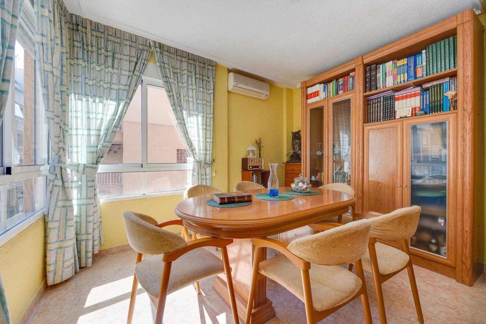 4 camera da letto Appartamento in vendita in Torrevieja con garage - 275.800 € (Rif: 9114078)