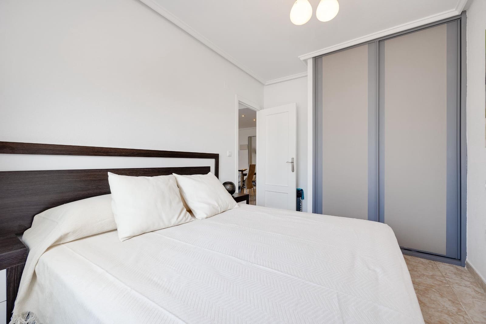 3 makuuhuone Huoneisto myytävänä paikassa Torrevieja mukana 
autotalli - 155 000 € (Ref: 9188403)