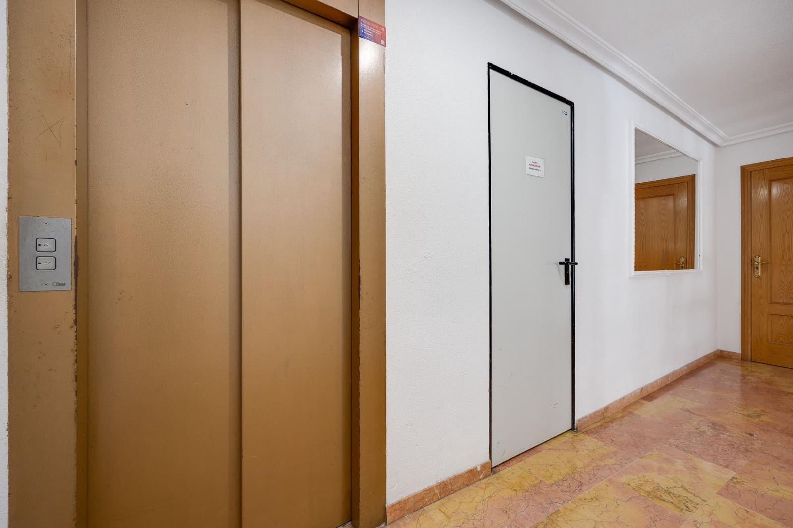 3 makuuhuone Huoneisto myytävänä paikassa Torrevieja mukana 
autotalli - 155 000 € (Ref: 9188403)