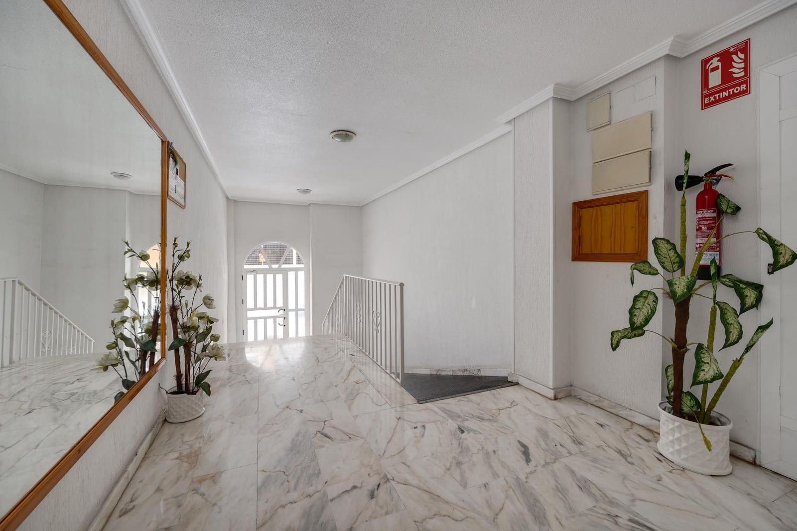 Ático de 2 habitaciones en Torrevieja en venta con garaje - 150.200 € (Ref: 9204441)