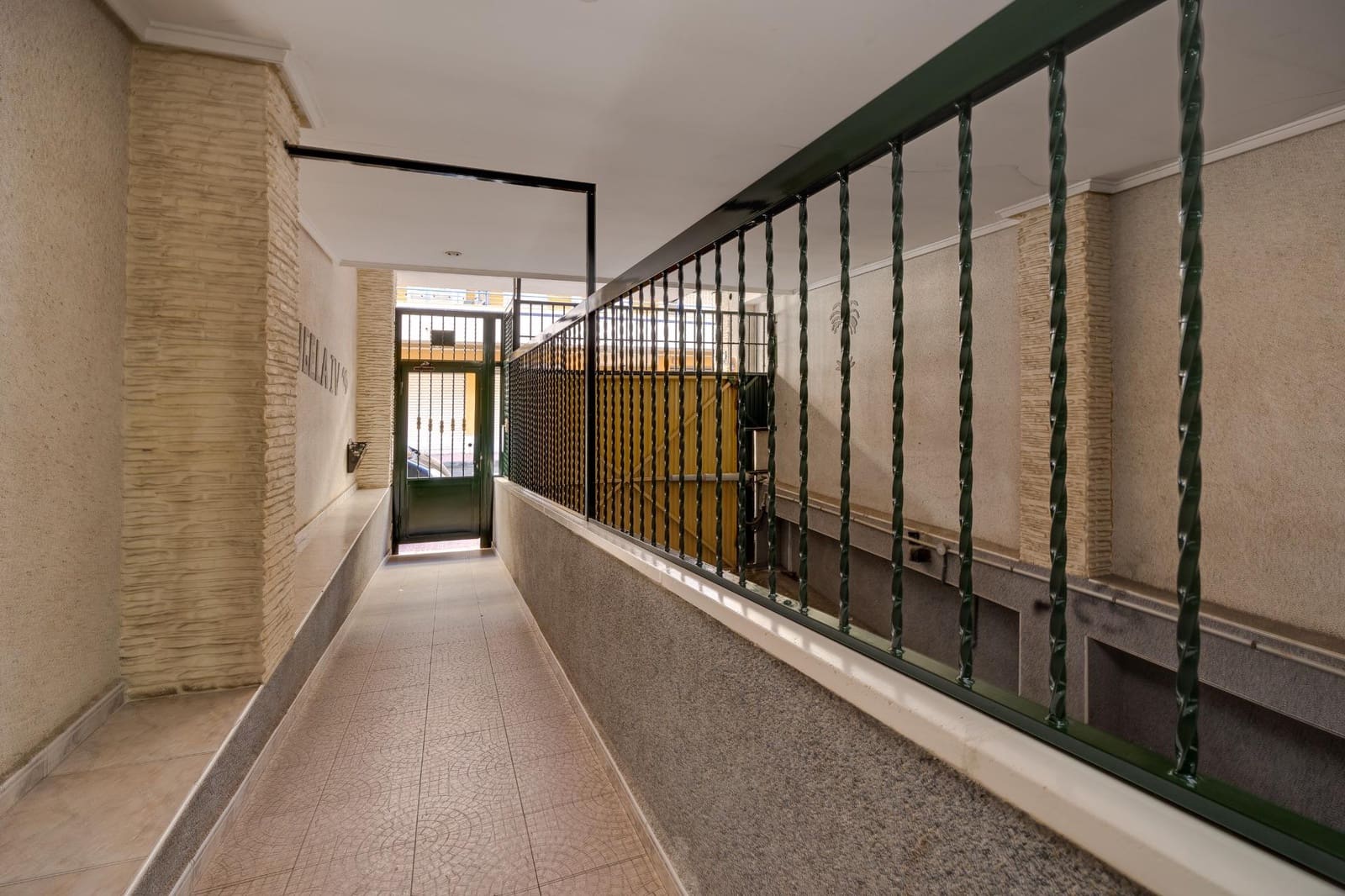 Garaje en Torrevieja en venta - 13.420 € (Ref: 9596105)