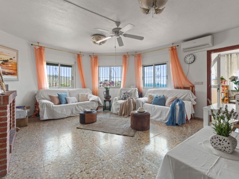 3 slaapkamer Villa te koop in El Campello met zwembad garage - € 449.000 (Ref: 10005322)