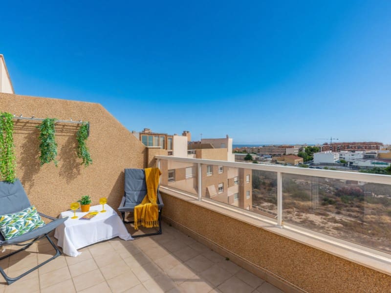 3 bedroom Penthouse for sale in El Campello with garage - € 329,900 (Ref: 10171229)