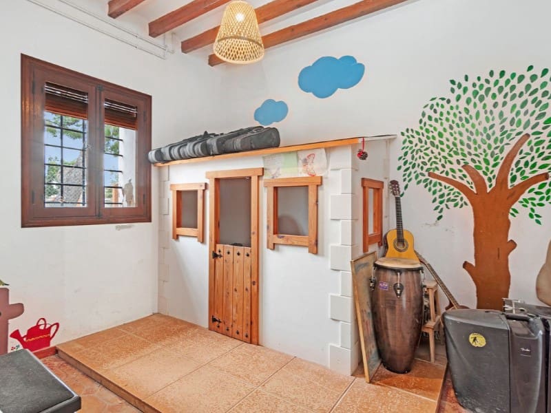 10 bedroom Villa for sale in Muchamiel / Mutxamel - € 750,000 (Ref: 8060403)