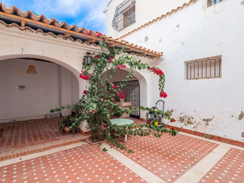 10 bedroom Villa for sale in Muchamiel / Mutxamel - € 750,000 (Ref: 8060403)