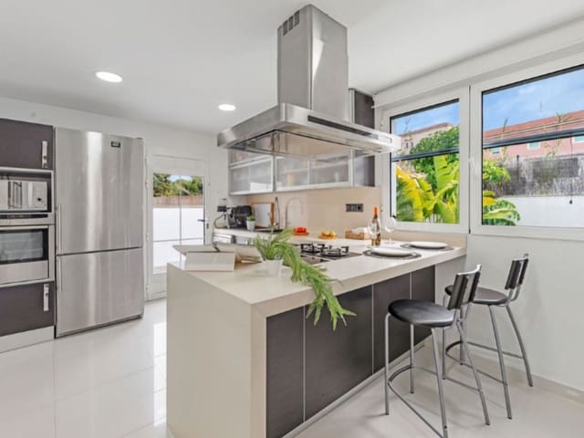 3 bedroom Villa for sale in Playa de Muchavista, El Campello with pool - € 695,000 (Ref: 8119285)